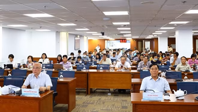 Đông đảo phóng viên báo đài tham dự tập huấn.
