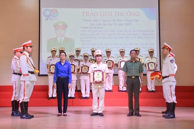 Tuyên dương Gương Thanh niên Công an Bà Rịa - Vũng Tàu tiêu biểu lần thứ IX.