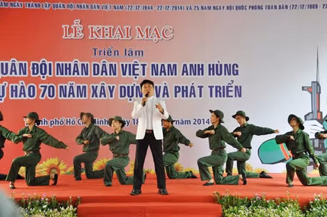 Các tiết mục biểu diễn văn nghệ tạo không khí sôi nổi và thu hút sự chú ý hơn của công chúng