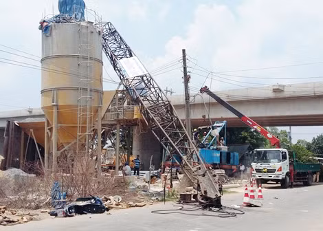Hiện trường vụ tai nạn khiến 3 mẹ con chị Vân chết thảm. Hiện trường vụ tai nạn khiến 3 mẹ con chị Vân chết thảm.