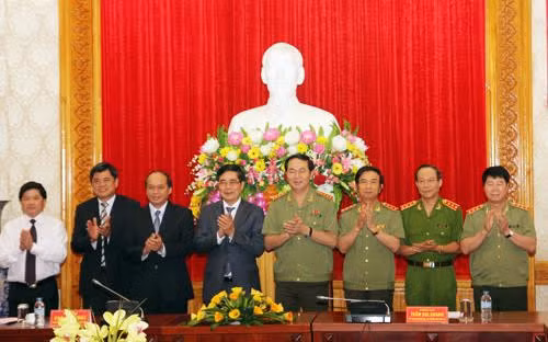 Bộ trưởng Trần Đại Quang; Bộ trưởng Bộ NN & PTNN Cao Đức Phát cùng các đồng chí lãnh đạo Bộ Công an, lãnh đạo Bộ NN & PTNN tại Hội nghị.