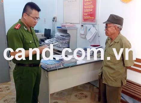Cơ quan CSĐT- Bộ Công an đọc lệnh bắt khẩn cấp đối với Phạm Văn Quý.