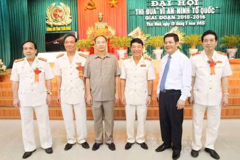 Thứ trưởng Bộ Công an Trần Việt Tân cùng lãnh đạo tỉnh, sở Công an tỉnh Thái Bình. Thứ trưởng Bộ Công an Trần Việt Tân cùng lãnh đạo tỉnh, sở Công an tỉnh Thái Bình.