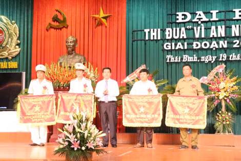Đơn vị dẫn đầu trong trào thi đua nhận cờ của UBND tỉnh Thái Bình. Đơn vị dẫn đầu trong trào thi đua nhận cờ của UBND tỉnh Thái Bình.