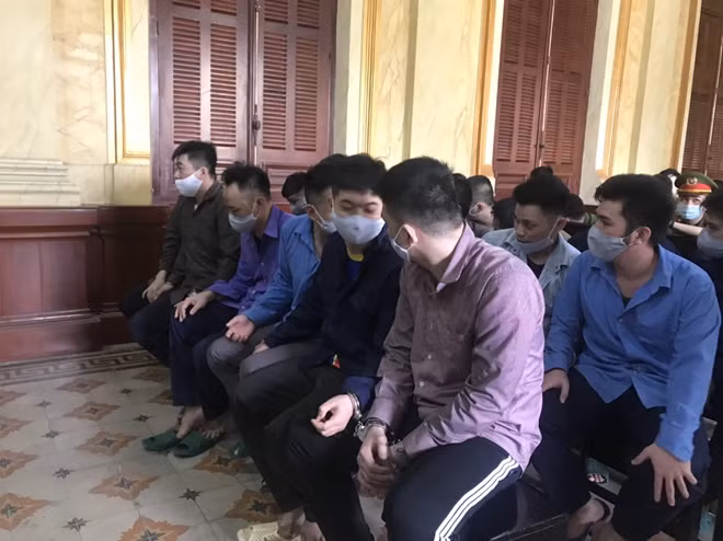 Các bị cáo trước khi bị tuyên án