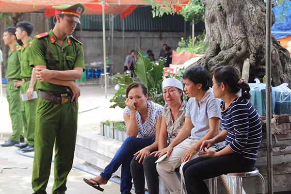 Công tác khám nghiệm vẫn tiến hành liên tục.