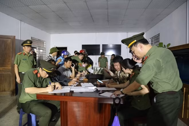 Công an tỉnh Vĩnh Phúc huy động hàng trăm CBCS tham gia công tác cứu nạn, cứu hộ