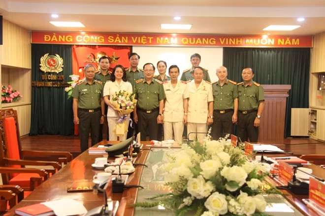 Thứ trưởng Nguyễn Văn Thành và các đại biểu tại Lễ công bố Quyết định.