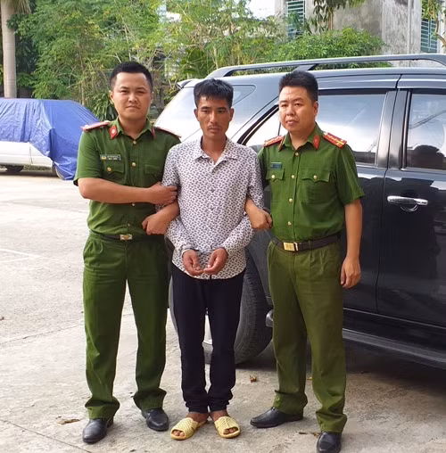 Cơ quan Công an dẫn giải đối tượng Nguyễn Tiến Giảng Cơ quan Công an dẫn giải đối tượng Nguyễn Tiến Giảng