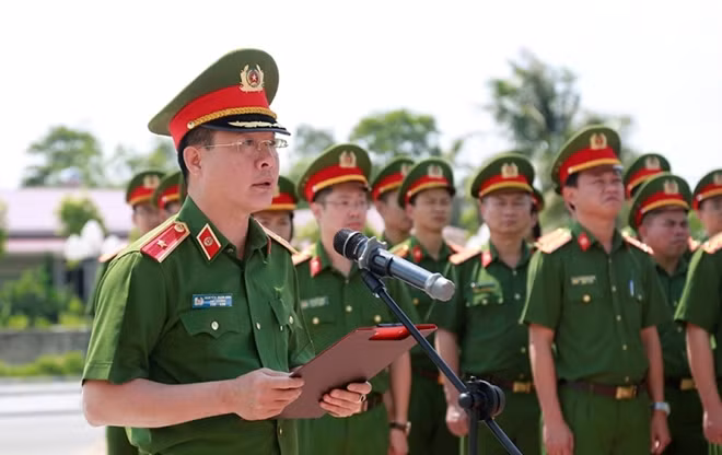 Thiếu tướng Nguyễn Tuấn Anh đọc diễn văn tại Lễ báo công