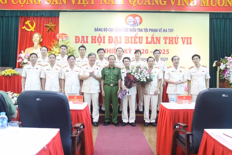 Xây dựng Đảng bộ Cục Cảnh sát điều tra tội phạm về ma túy vững mạnh, đoàn kết