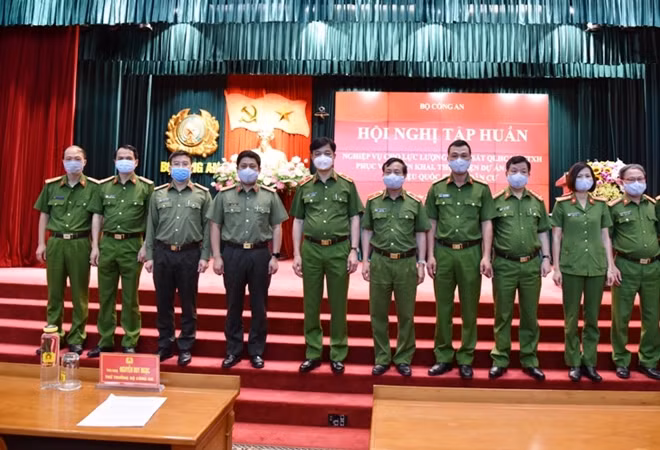 Thứ trưởng Nguyễn Duy Ngọc và các đại biểu dự Hội nghị
