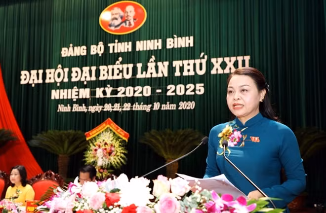 Đồng chí Nguyễn Thị Thu Hà phát biểu tại Đại hội