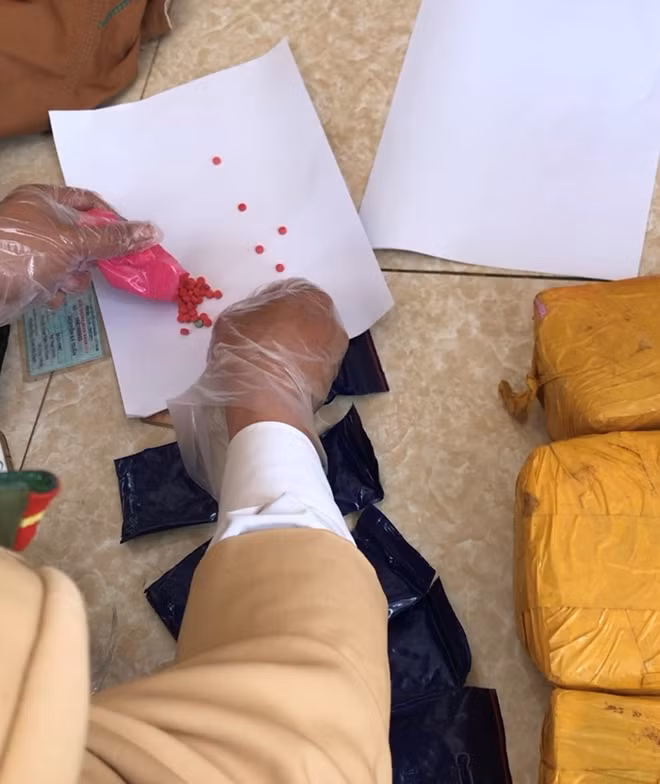 Các viên hồng phiến nếu trót lọt sẽ được bán ở Hà Nội