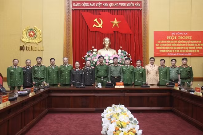 Thứ trưởng Nguyễn Duy Ngọc và các đại biểu tham dự Hội nghị