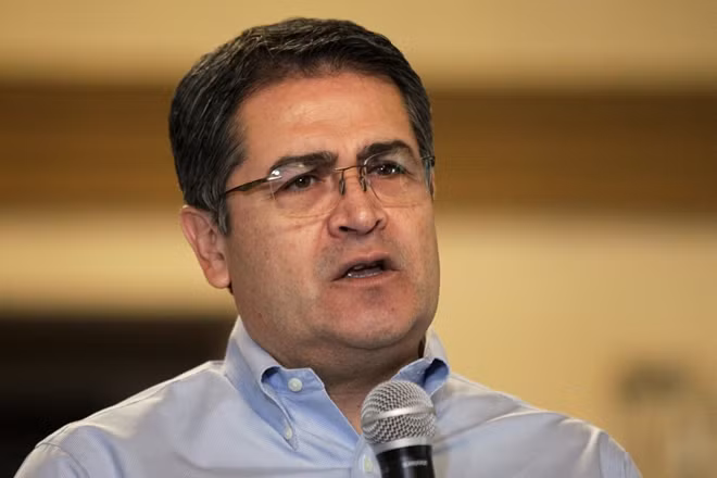 Tổng thống Honduras Juan Orlando Hernandez gửi thông điệp đến người em trai bị Mỹ kết tội hồi năm 2019. Ảnh Reuters.