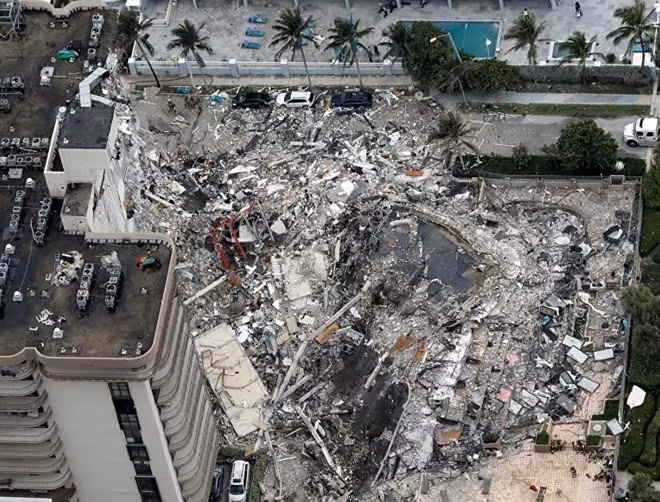 Tòa chung cư tại Florida bị sập một phần, 121 người vẫn đang mất tích. Ảnh Reuters.