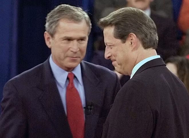 Hai ông Bush và Gore. Ảnh Getty Images.