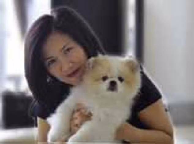 Bà Yvonne Chow bên cạnh thú cưng của mình. Ảnh Daily Mail.