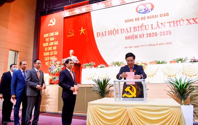 Bầu Ban Chấp hành Đảng bộ nhiệm kỳ 2020-2025.
