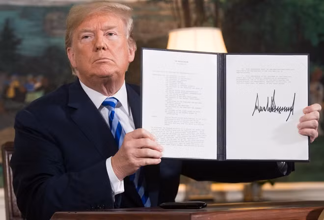 Tổng thống Donald Trump rút Mỹ khỏi thỏa thuận hạt nhân Iran hồi năm 2018. Ảnh Getty Images.