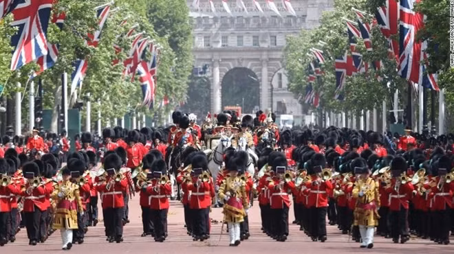 Lễ diễu binh "Trooping the Color".