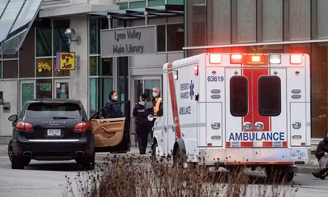 Bên ngoài hiện trường vụ đâm dao ở Canada. Ảnh Canadian Press.