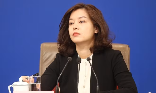 Vẻ ngoài xinh đẹp của nữ phiên dịch viên tại cuộc gặp Mỹ-Trung mới đây. Ảnh Handout.
