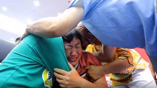 Cuộc đoàn tụ trong nước mắt.