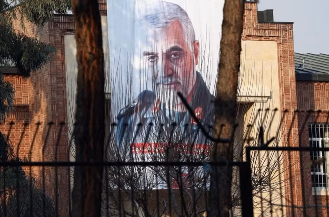 Tướng Soleimani là chỉ huy hàng đầu trong quân đội Iran. Ảnh Reuters.