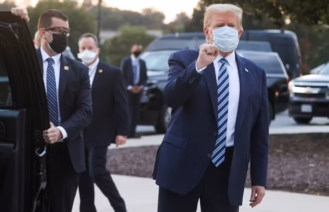Tổng thống Mỹ Donald Trump ra viện và trở về Nhà Trắng. Ảnh Getty Images.