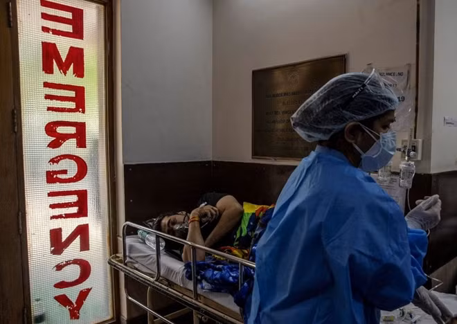 Nhiều bệnh viện ở New Delhi quá tải do số người bệnh quá lớn. Ảnh minh họa Reuters.