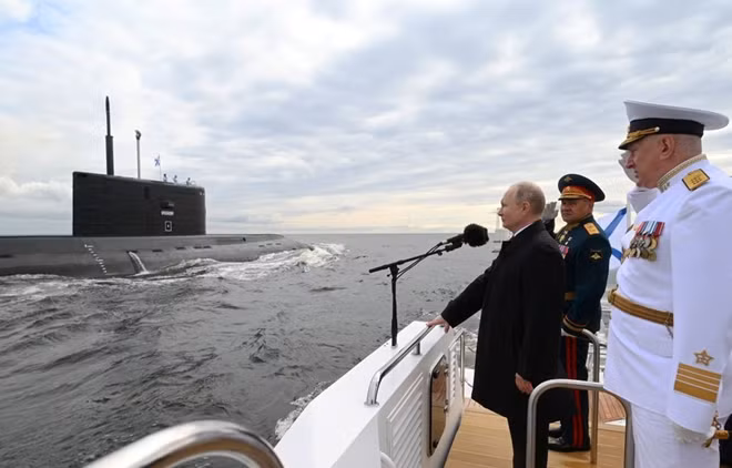 Tổng thống Nga phát biểu trong sự kiện tại St. Petersburg. Ảnh Reuters.