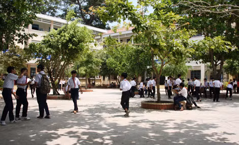 Trường THCS Lý Tự Trọng, tỉnh Trà Vinh - nơi xảy ra vụ việc nữ sinh bị đánh hội đồng theo chỉ đạo của lớp trưởng.