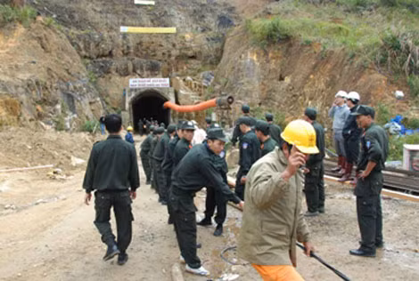 Khẩn trương cứu nạn.