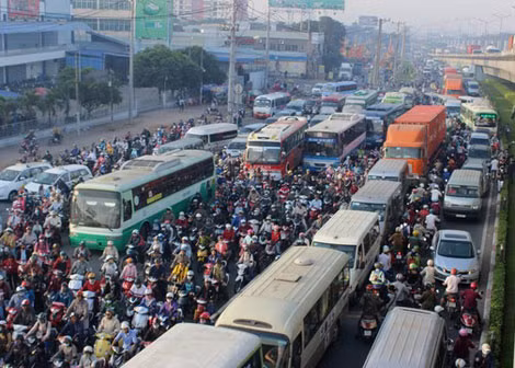 Nạn kẹt xe diễn ra hằng ngày tại khu vực cửa ngõ thành phố.
