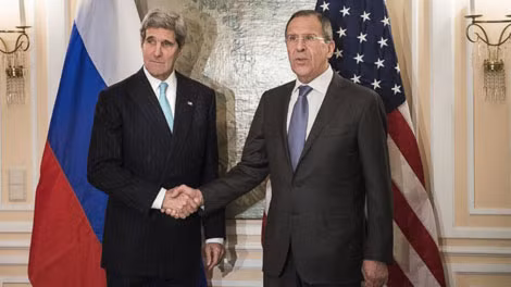 Ngoại trưởng Nga Sergei Lavrov (phải) và Ngoại trưởng Mỹ John Kerry. Ngoại trưởng Nga Sergei Lavrov (phải) và Ngoại trưởng Mỹ John Kerry.