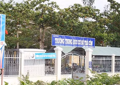 Trường THCS Trà Côn - nơi hiệu trưởng đang bị những người tự xưng “nhà báo” làm phiền.