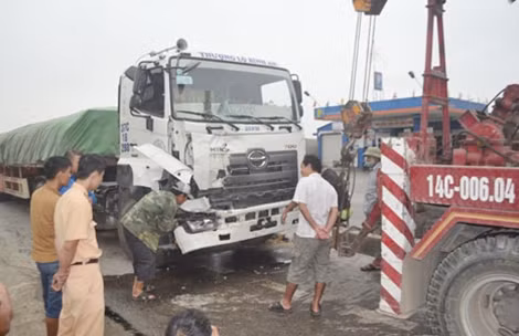 Hiện trường vụ tai nạn tại địa bàn xã Diễn Thịnh huyện Diễn Châu.