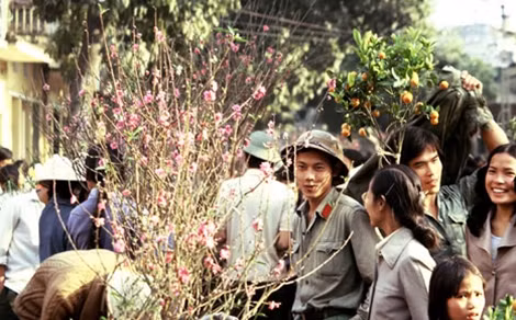 Hà Nội 1982-1983: Chợ hoa Tết.