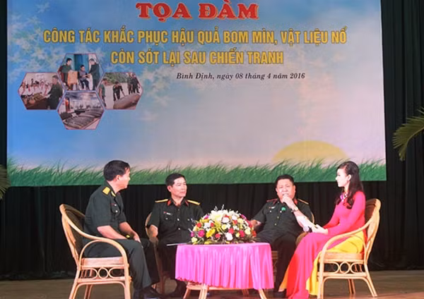 Các đại biểu tham dự cuộc giao lưu.