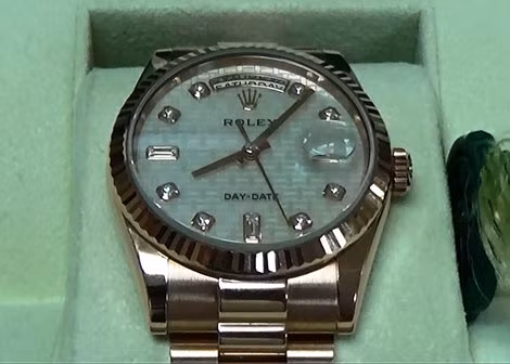 Chiếc đồng hồ Rolex trị giá hơn 800 triệu mà bà Nguyễn dùng thủ đoạn để chiếm đoạt tiền hoàn thuế GTGT 64 triệu đồng bị phát hiện ngày 9/8 vừa qua.