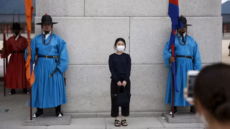 Nữ du khách Trung Quốc tại Cung điện Gyeongbok.