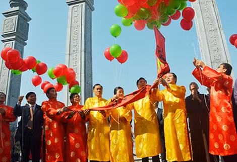 Bộ trưởng Trần Đại Quang thả dải lụa ghi ước vọng đầu năm.