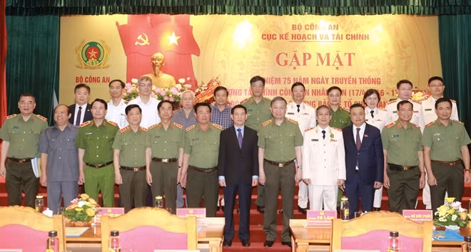 Các đại biểu dự buổi gặp mặt