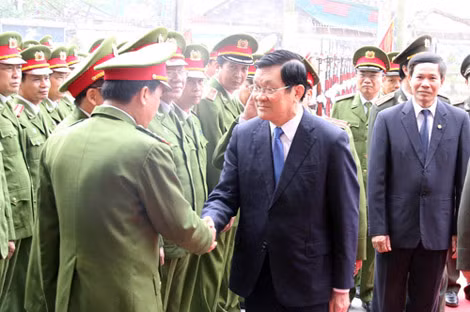 Chủ tịch nước Trương Tấn Sang với cán bộ, giáo viên Học viện CSND. Chủ tịch nước Trương Tấn Sang với cán bộ, giáo viên Học viện CSND.