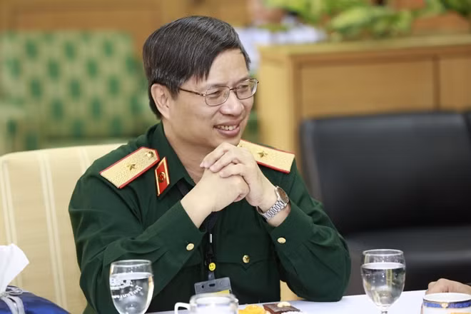 Thiếu tướng, GS.TS Lê Trung Hải luôn say mê với sự nghiệp trị bệnh, cứu người