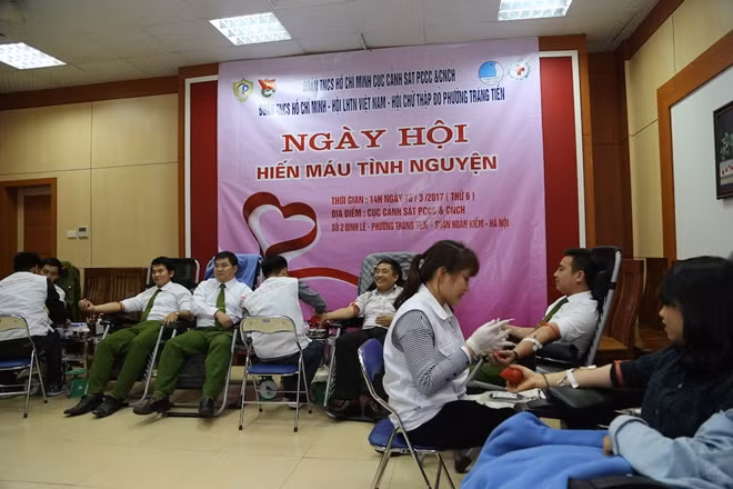 Cán bộ chiến sỹ Cục Cảnh sát PCCC & CNCH tham gia ngày hội hiến máu tình nguyện