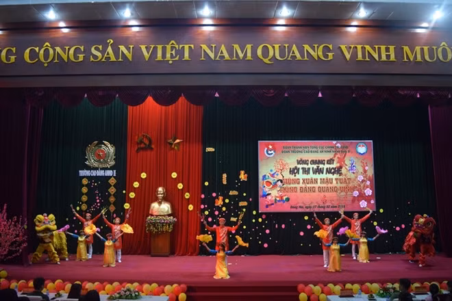Một số tiết mục văn nghệ trong chương trình.