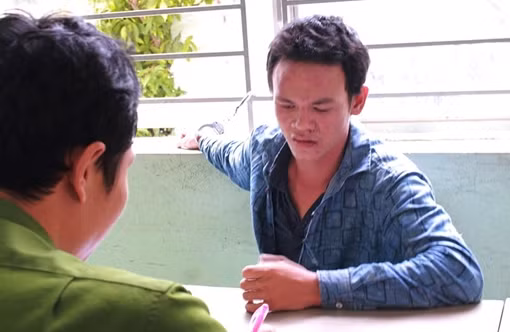 Túng tiền trả nợ cá độ, hai đối tượng rủ nhau cướp hơn 100 triệu đồng tiền mừng cưới